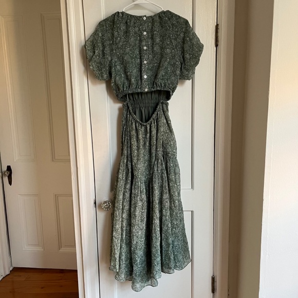 Madewell | Seersucker Puff-Sleeve Cutout Midi Dress in Piazza Floral - Picture 3 of 9